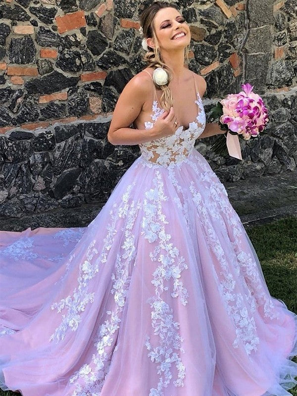 Vestidos con apliques, escote en V, sin mangas y cola larga